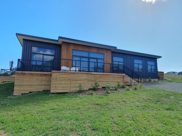 Kiwi 4 Bedroom - Cedar and Colorsteel - Cooks Beach